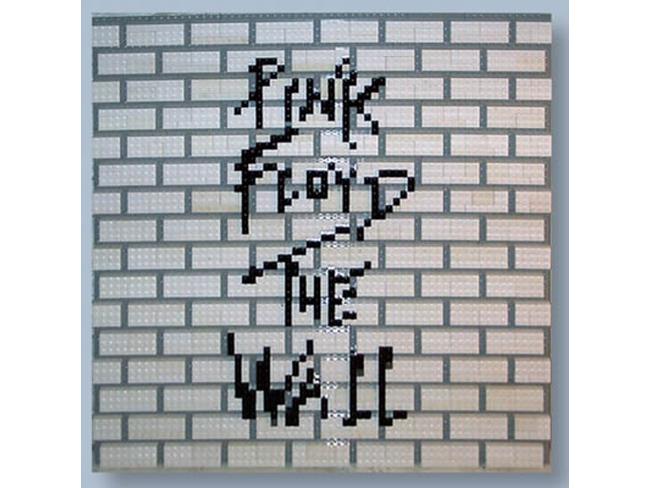 La copertina di The Wall riprodotta con i LegoLa copertina di The Boy with the Arab Strap riprodotta con i Lego