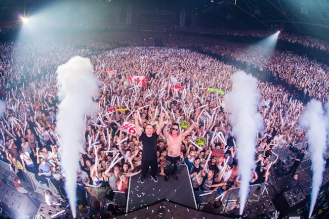 Dimitri Vegas &amp; Like Mike durante il loro show &quot;Bringing home the madness&quot;