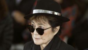 L'artista giapponese Yoko Ono