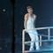 Justin Bieber vestito di bianco