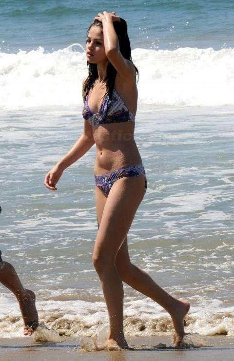 Selena Gomez in Bikini le 30 foto migliori - 17