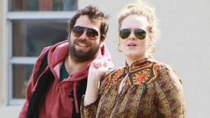 Adele con il compagno Simo Konecki