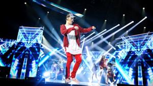 Justin Bieber sul palco di X Factor 9 canta con What Do You Mean?