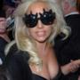 Lady Gaga in reggiseno a spasso per New York - 3