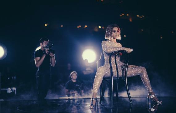 Beyoncé prova un passo con la sedia