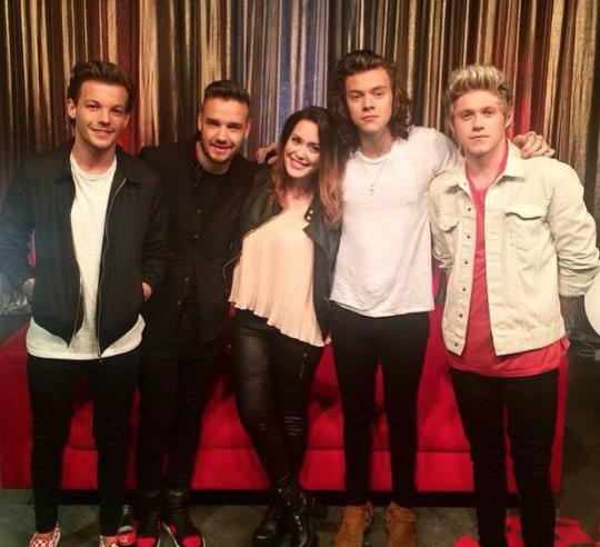 Gli One Direction con Carla Medina per Coca Cola Fm Estudio