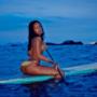 Rihanna sulla tavola da surf in Brasile