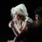 Lady Gaga fuma erba e mostra la cellulite