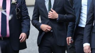Niall Horan in completo blu