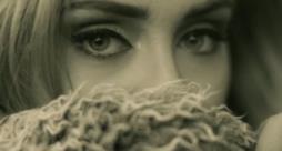 Adele in bianco e nero nel video di Hello