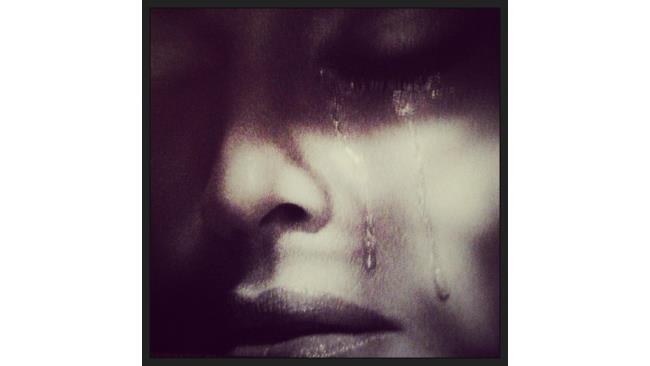 Madonna lacrime sul viso