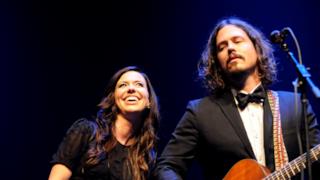 The Civil Wars vincono con“From This Valley"
