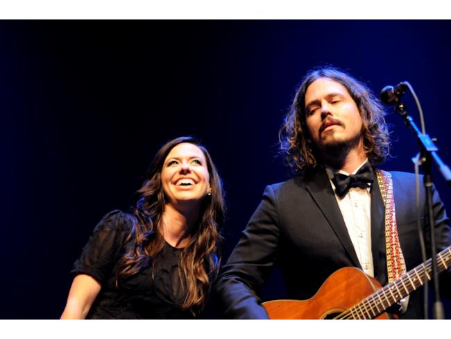 The Civil Wars vincono con“From This Valley"