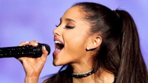 Ariana Grande canta al The Tonight Show di Jimmy Fallon