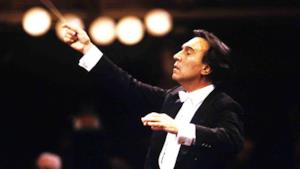 Claudio Abbado, morto a 81 anni, in una foto durante un concerto