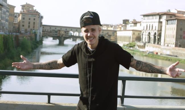 Justin Bieber a Firenze davanti a Ponte Vecchio
