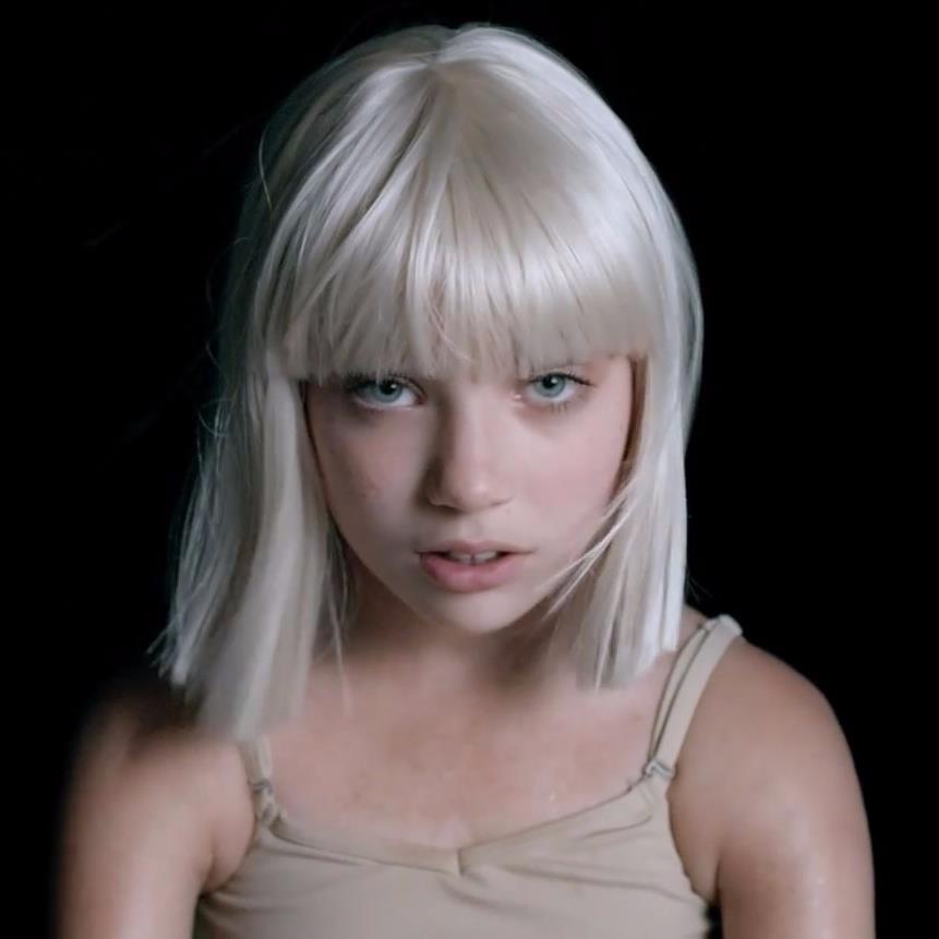 La ballerina Maddie Ziegler, protagonista del video di Sia