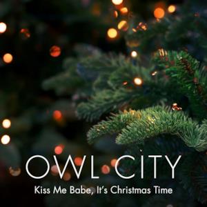 Kiss Me Babe, It's Christmas Time - Single