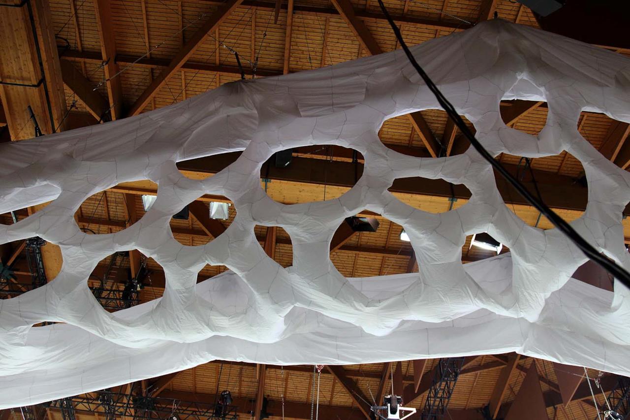 La scenografia a serpente di Sensation Into The Wild 2014