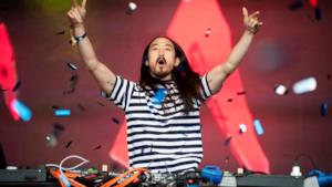 Steve Aoki in console