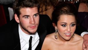 Liam Hemsworth abbraccia Miley Cyrus