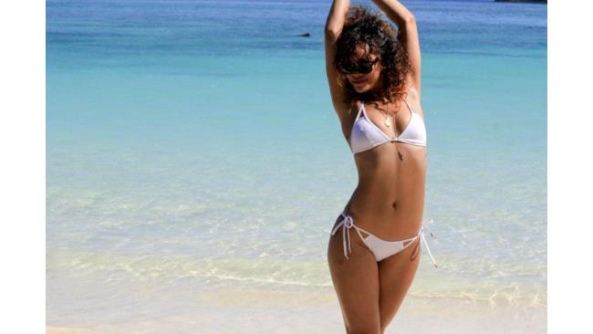 Rihanna in bikini al mare delle Hawaii - 1