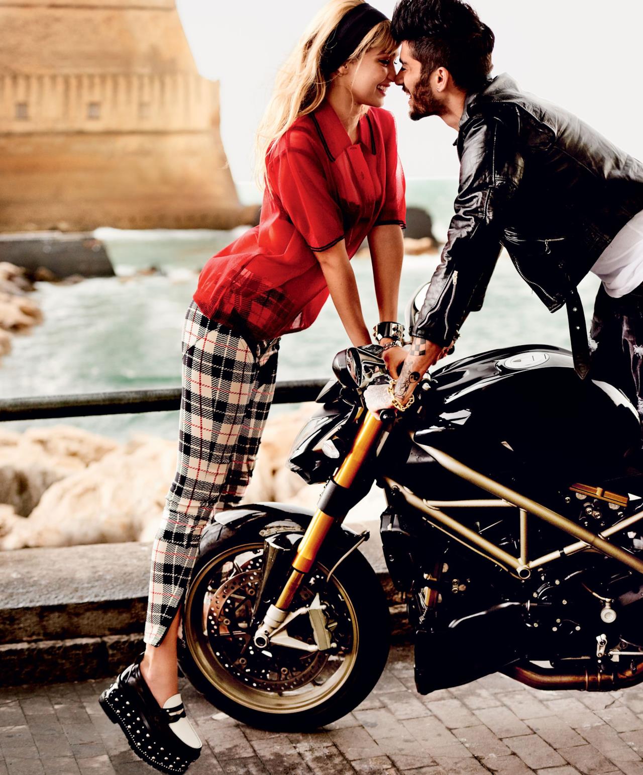 Zayn Malik e Gigi Hadid posano in motocicletta