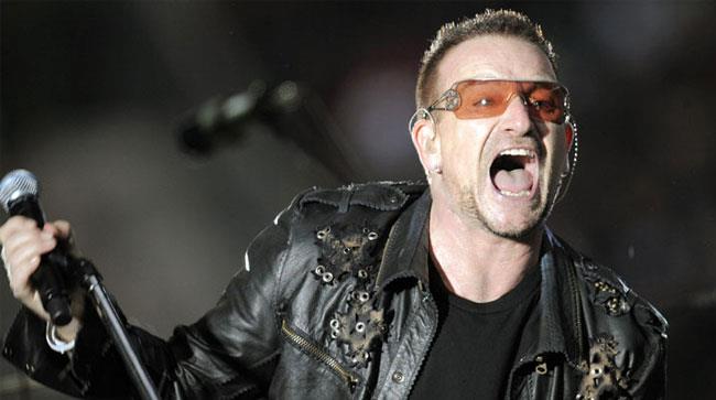 Bono Vox urla sul palco