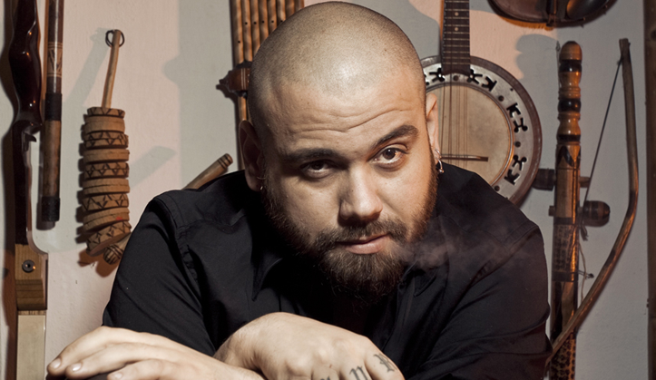 Primo piano dell'artista Zibba, fra i giovani di Sanremo 2014