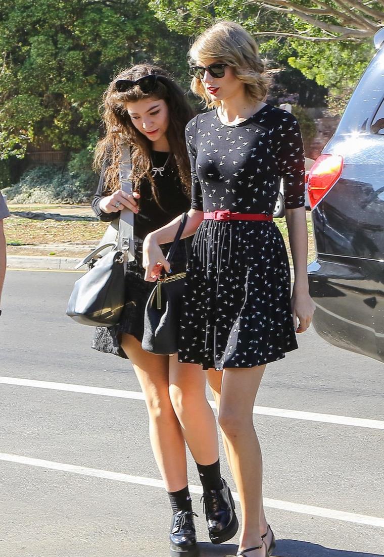 Taylor Swift e Lorde scendono dall'auto
