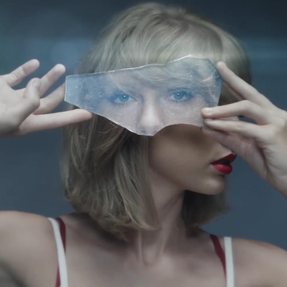 Taylor Swift nel video di Style