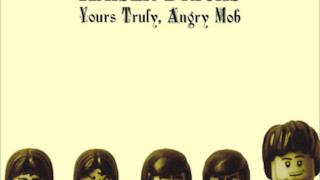 La copertina di Yours Truly, Angry Mob riprodotta con i Lego