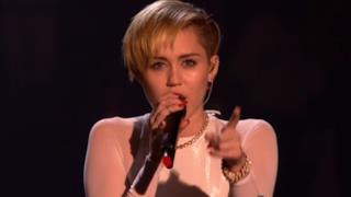 Miley Cyrus Sexy Outfit MTV ema Awards - 8