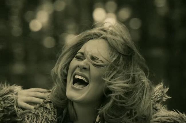 Adele nel video ufficiale di Hello