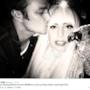 Lady Gaga baciata dal fidanzato