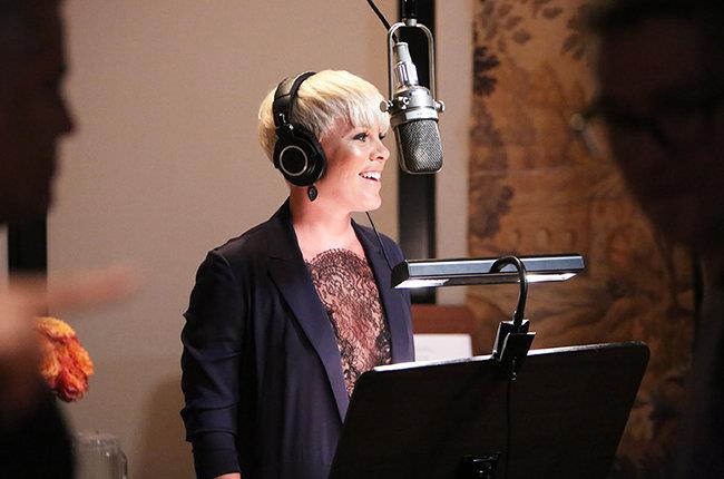 La cantante americana P!nk in studio di registrazione