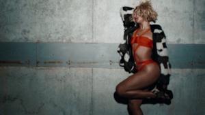 Beyoncé: nel nuovo video Yonce twerking e leccate con tre super modelle