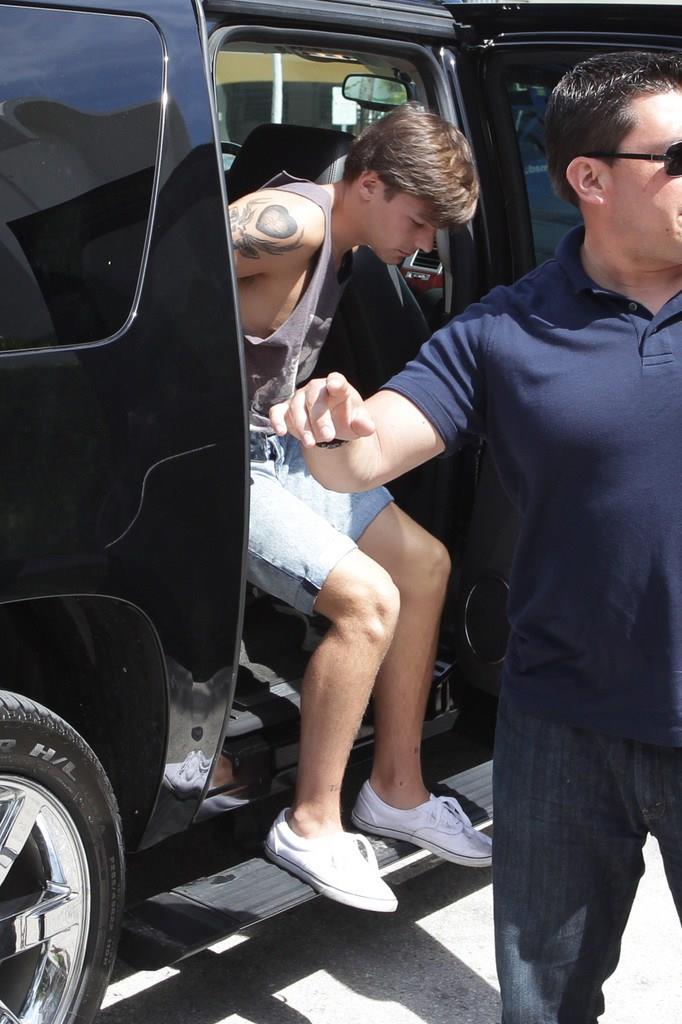 Louis Tomlinson Lookbook - 44