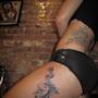 Lady Gaga: tatuaggio unicorno sulla gamba (coscia sinistra)