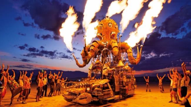 Una passata edizione del Burning Man nel deserto del Nevada