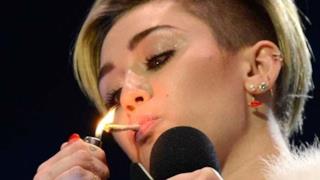 Miley Cyrus Fuma una canna - 7