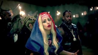 Lady Gaga svela il nuovo video di "Judas" - 15