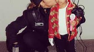 Beyoncé e la figlia Blue Ivy vestite da Michael e Janet Jackson