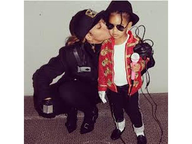 Beyoncé e la figlia Blue Ivy vestite da Michael e Janet Jackson