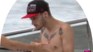 One Direction: Zayn Malik fuma una canna!