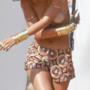 Rihanna si copre il seno