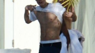 Justin Bieber senza maglietta
