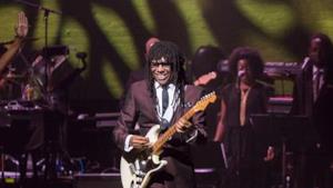 Nile Rodgers durante un'esibizione live