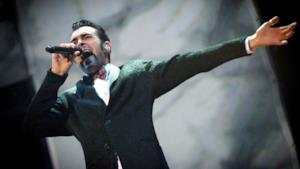 Mengoni in versione live