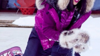 Rihanna gioca con la neve di Aspen
